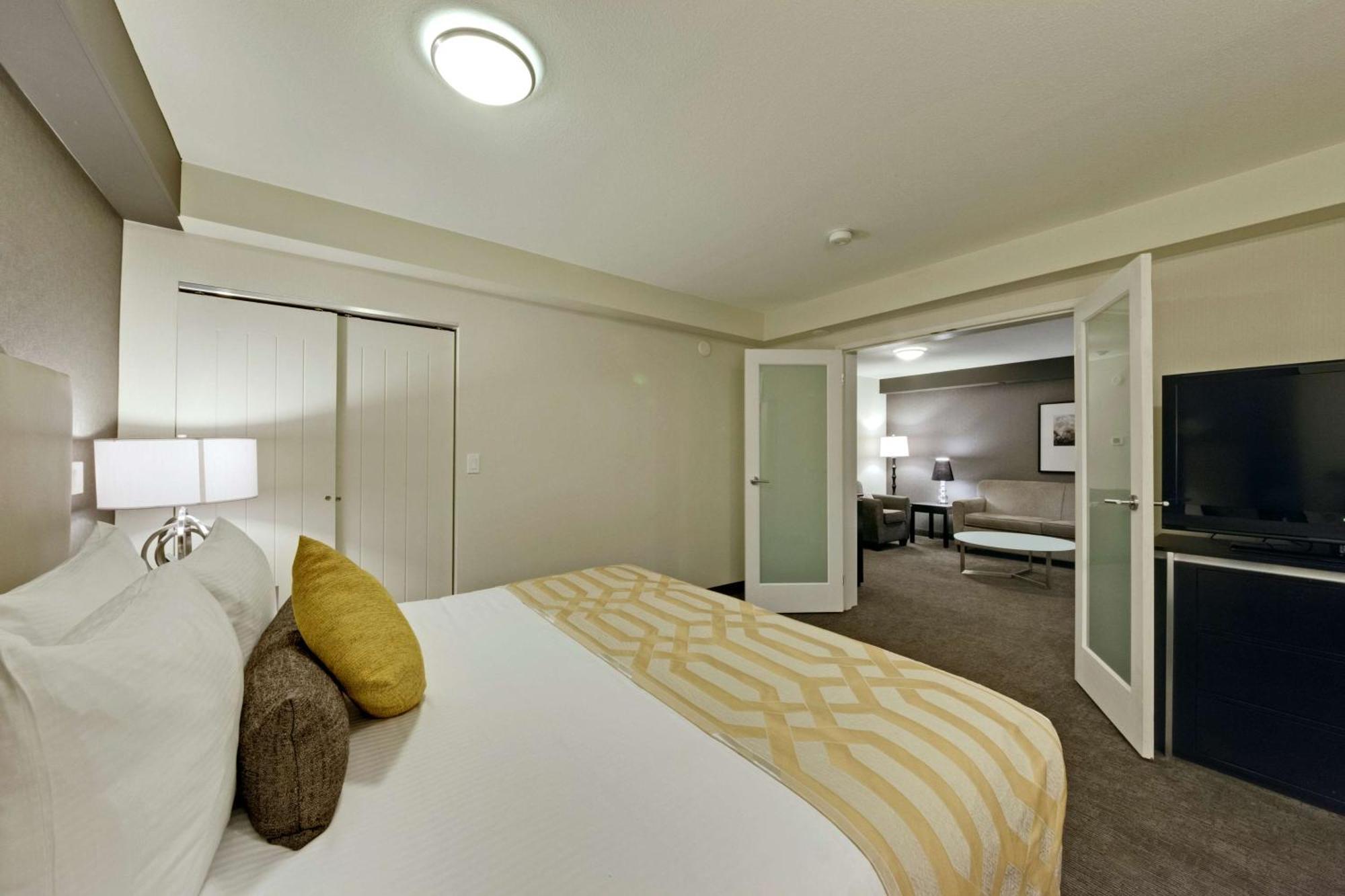 Coast Kamloops Hotel & Conference Centre Екстер'єр фото