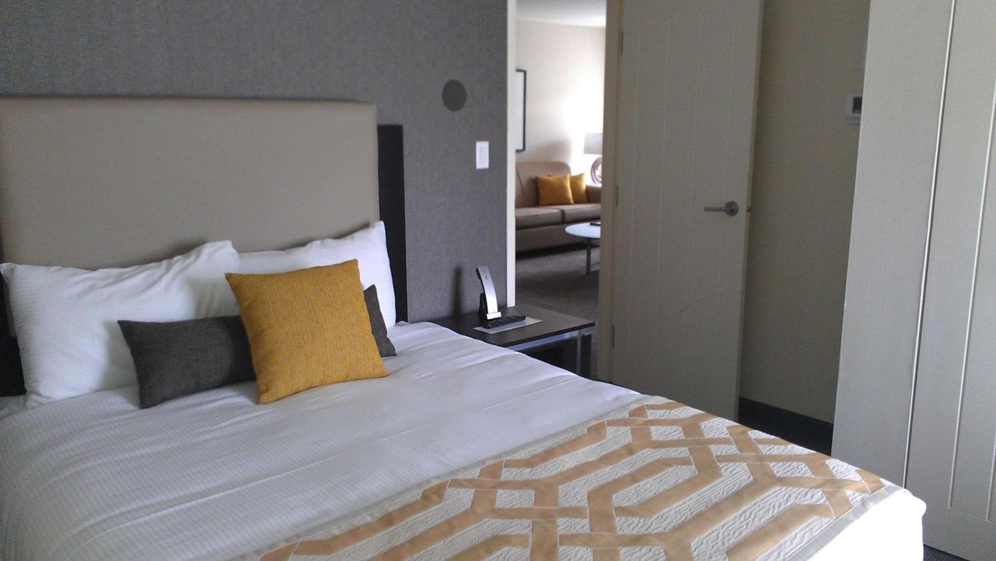 Coast Kamloops Hotel & Conference Centre Екстер'єр фото